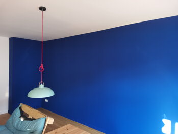 Malerarbeiten in einer Wohnung in kräftigen Farbtönen in Berlin Steglitz