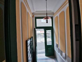 Renoviertes Treppenhaus in einem Steglitzer Wohnhaus